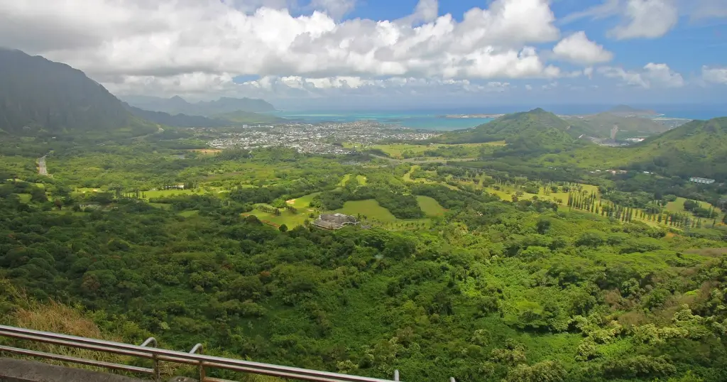 View from the Nuuanu Pali Lookout with some clouds and plenty off lush green hills